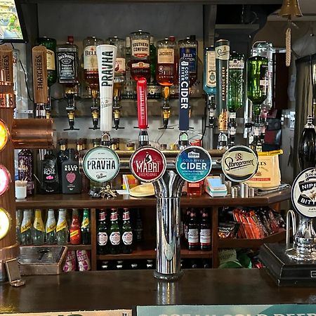 Waverley Inn Newport  Bagian luar foto